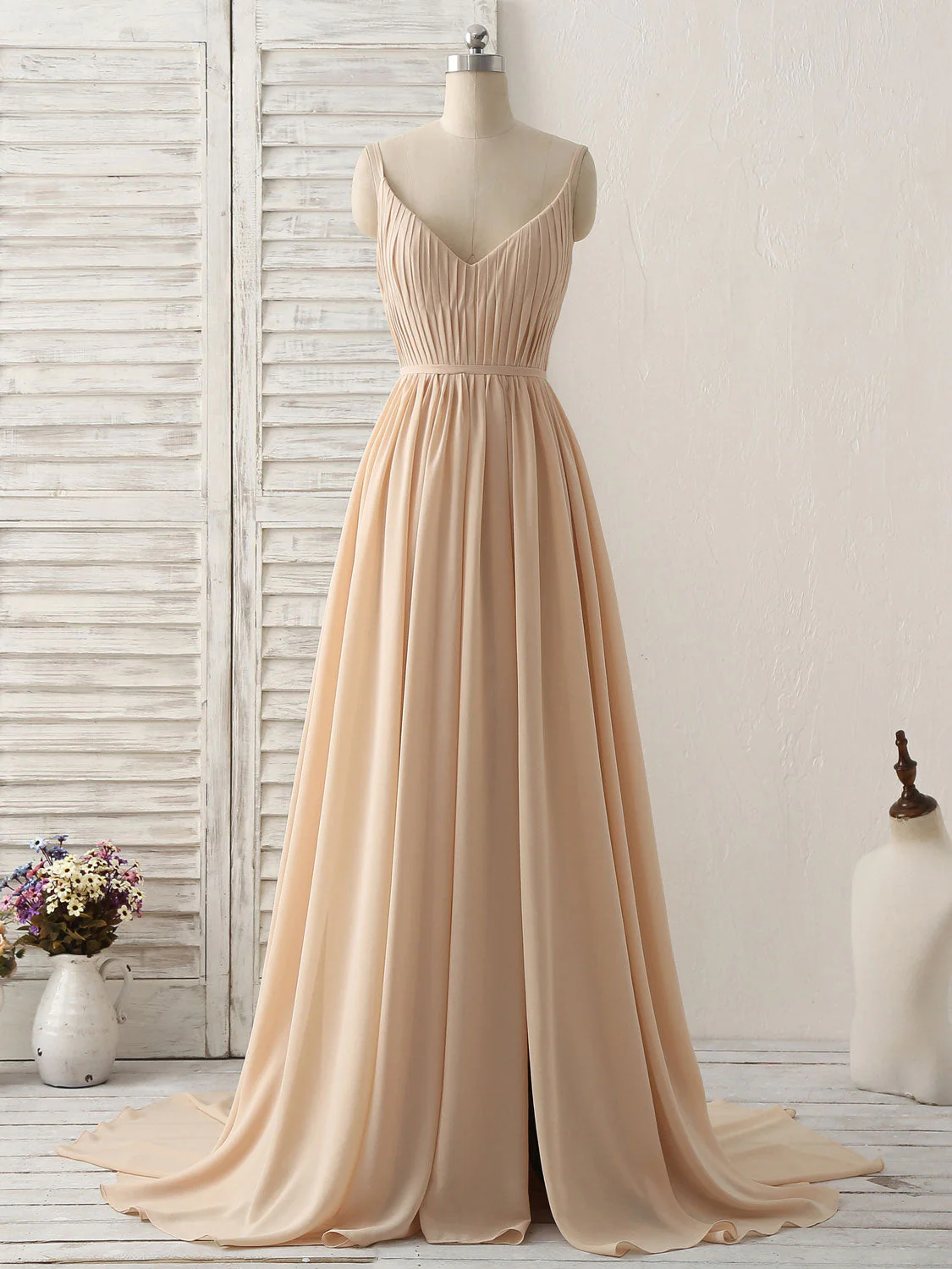 Simple Champagne V-Neck Chiffon Bridesmaid Dress: Elegant Long Prom Gown - Afbeelding 2
