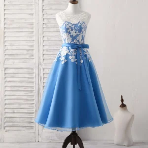 Elegant Blue Round Neck Tulle Lace Applique Tea Length Bridesmaid Prom Dress