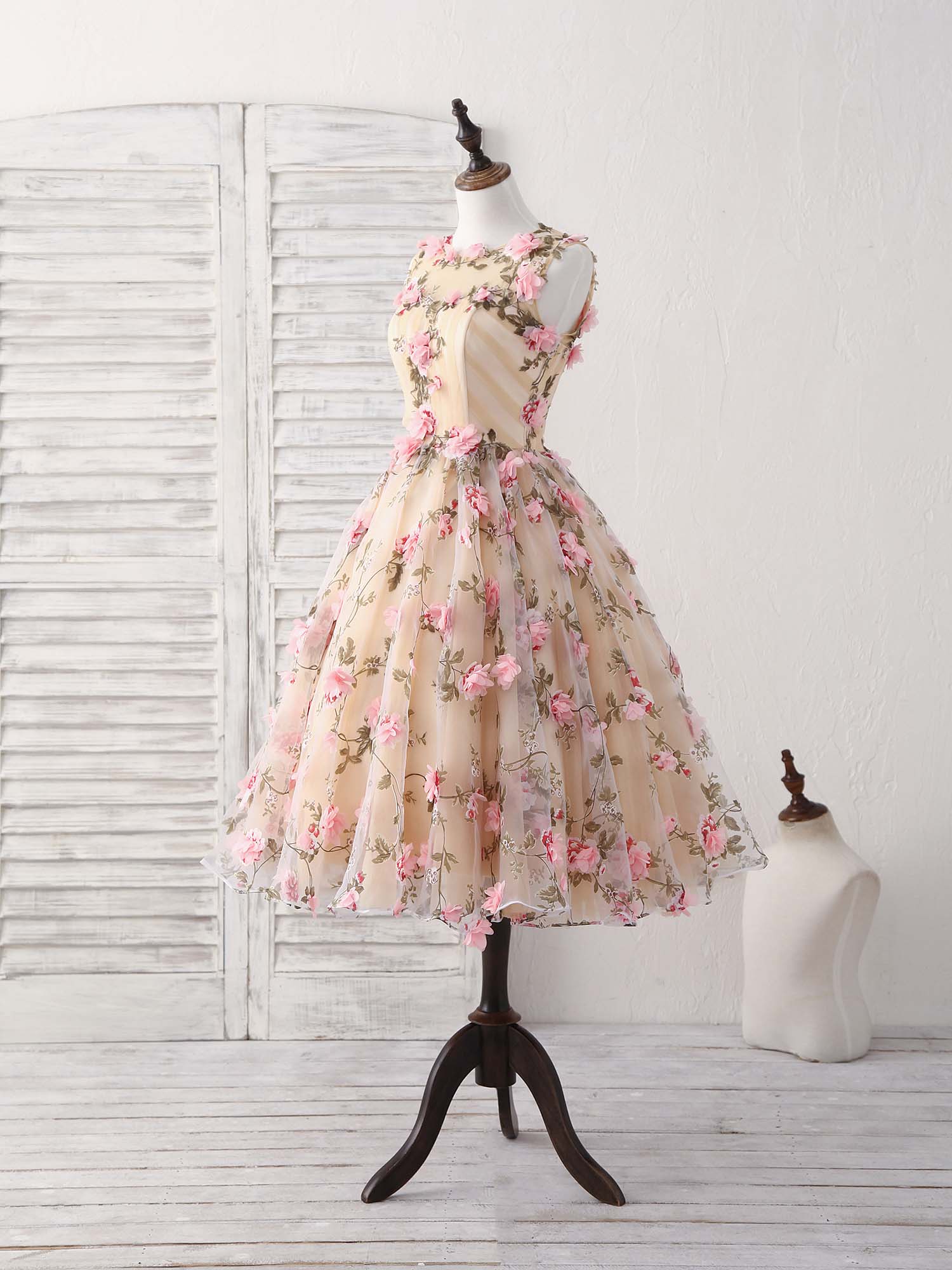 Unique Champagne 3D Applique Short Prom Dress Cute Homecoming Dress - Afbeelding 3