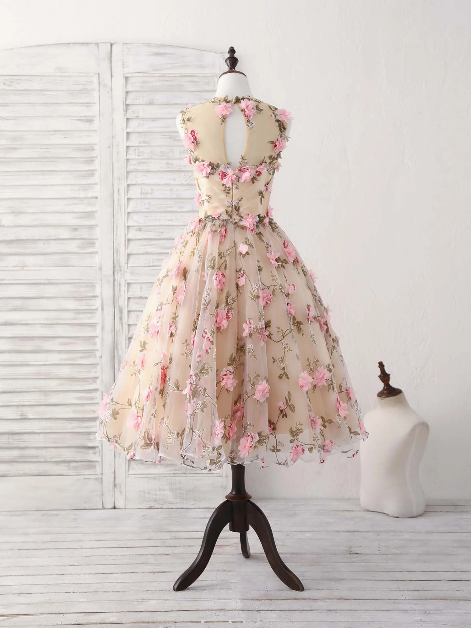 Unique Champagne 3D Applique Short Prom Dress Cute Homecoming Dress - Afbeelding 4