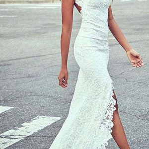 Zomerse strandbruidsjurk met hoge hals en sleep