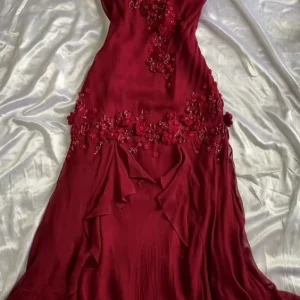 Burgundy Vintage Sheath Long Prom Evening Dress With Beads Beautifully Designed