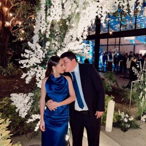 Blauwe satijnen halter bodycon galajurk met ingebouwde bh