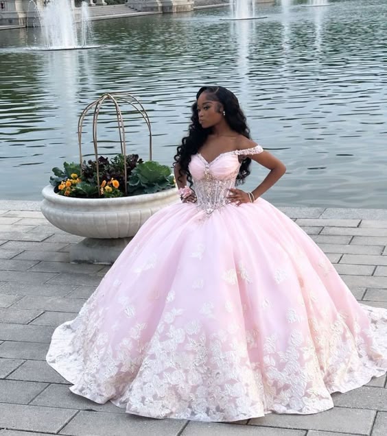 A-lijn roze off-shoulder Quinceañera tule baljurk