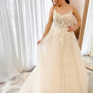 Simple Halter A-Line Tulle Wedding Dress with Delicate Lace Appliqués