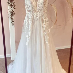Romantic A-Line Sweetheart Wedding Dress with Lace Appliques and Ruffles