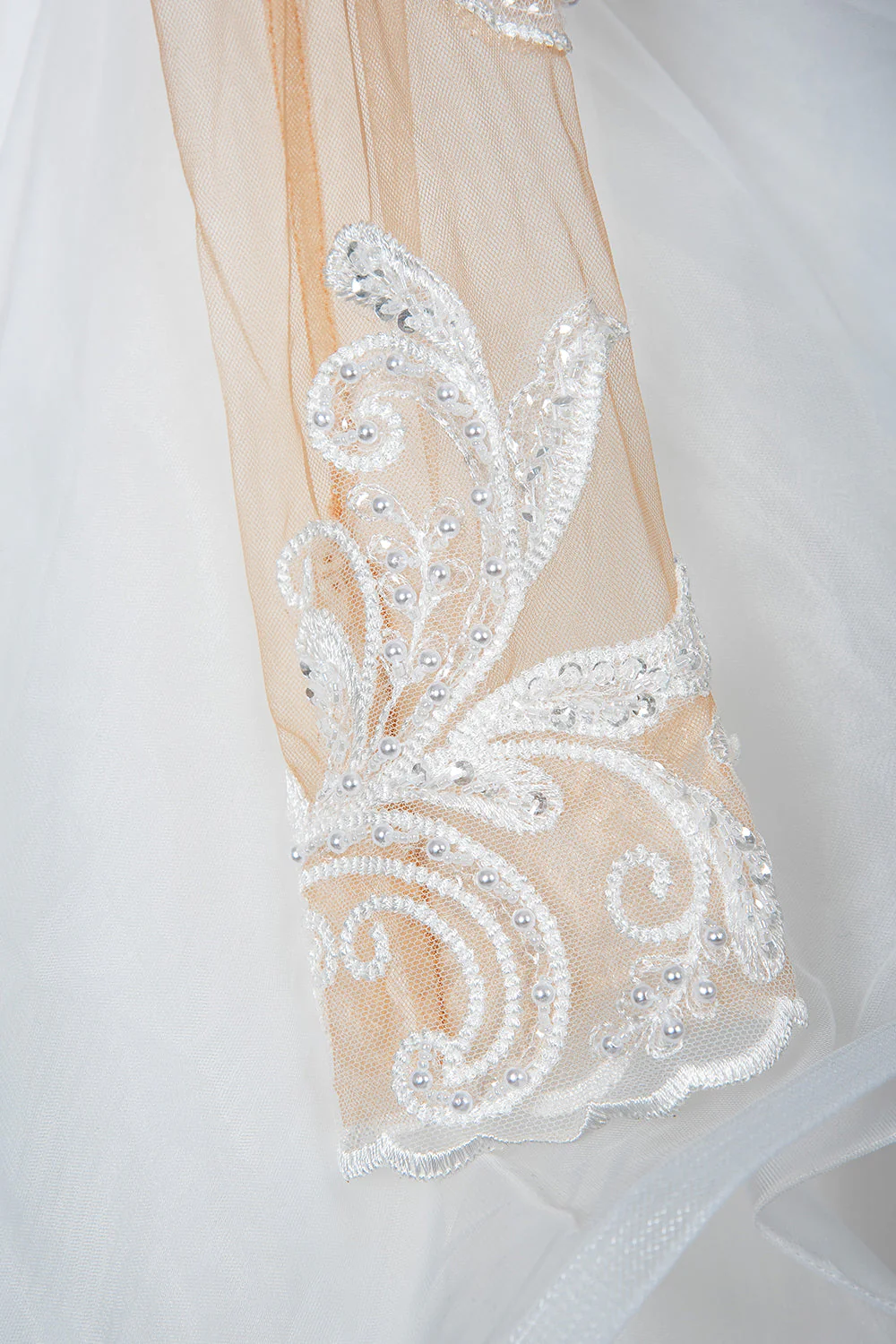 A-Line V-Neck Hi-Lo Wedding Dress with Ruffles, Tulle and Appliques - Afbeelding 8