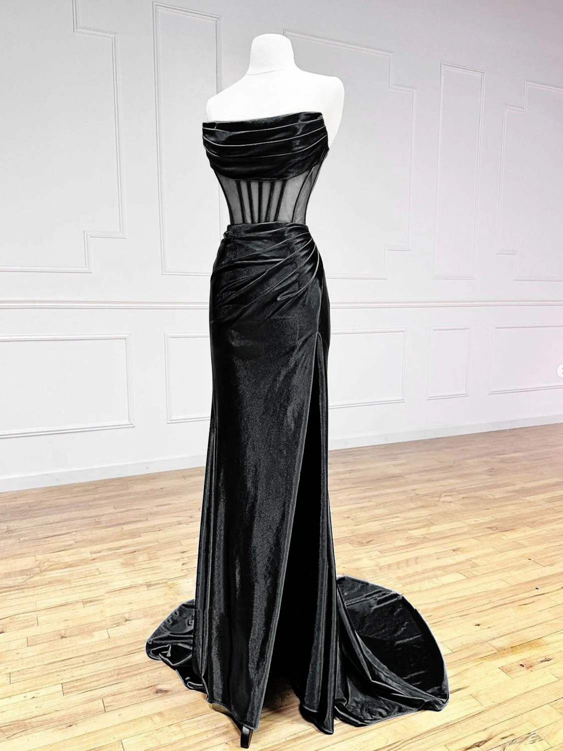 Elegant Off-Shoulder Satin Black Prom Dress: A-Line, Floor-Length, Chic Evening Gown - Afbeelding 2