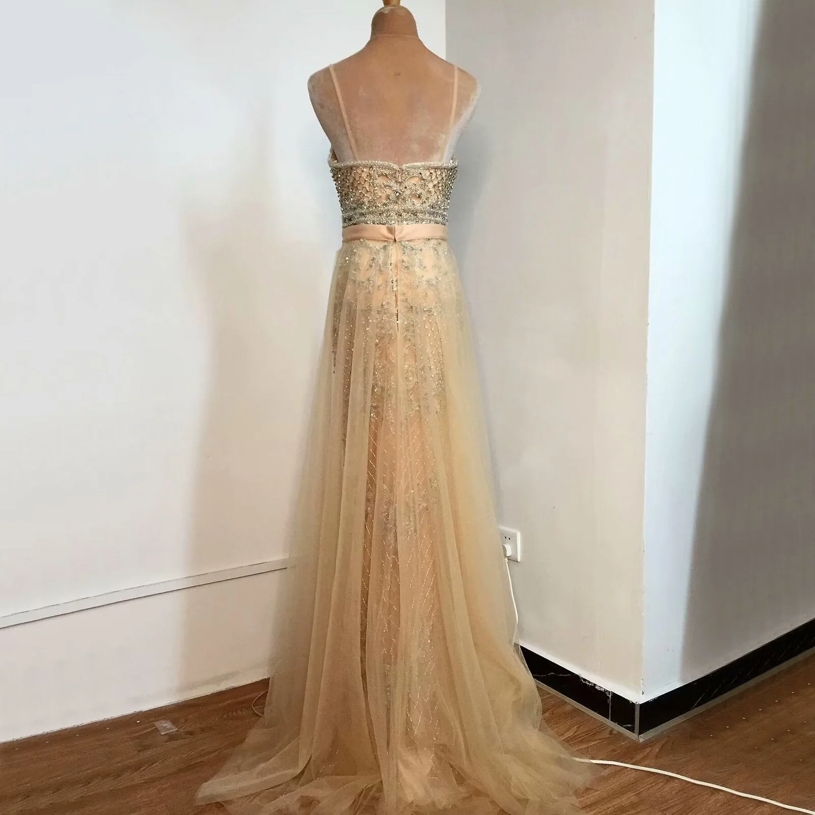 Champagne Sequined Mesh Prom Dress with Sleeveless A Line Backless Style - Afbeelding 3
