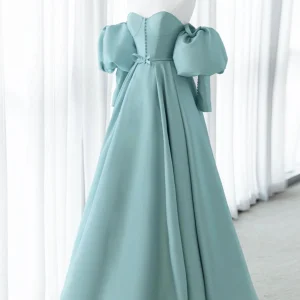 Stijlvolle off-shoulder liefje satijnen baljurk met lange mouwen