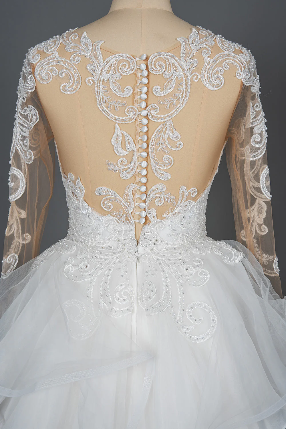 A-Line V-Neck Hi-Lo Wedding Dress with Ruffles, Tulle and Appliques - Afbeelding 4