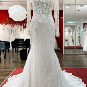 Sweetheart Princess Wedding Dress with Long Sleeves and Lace Appliques
