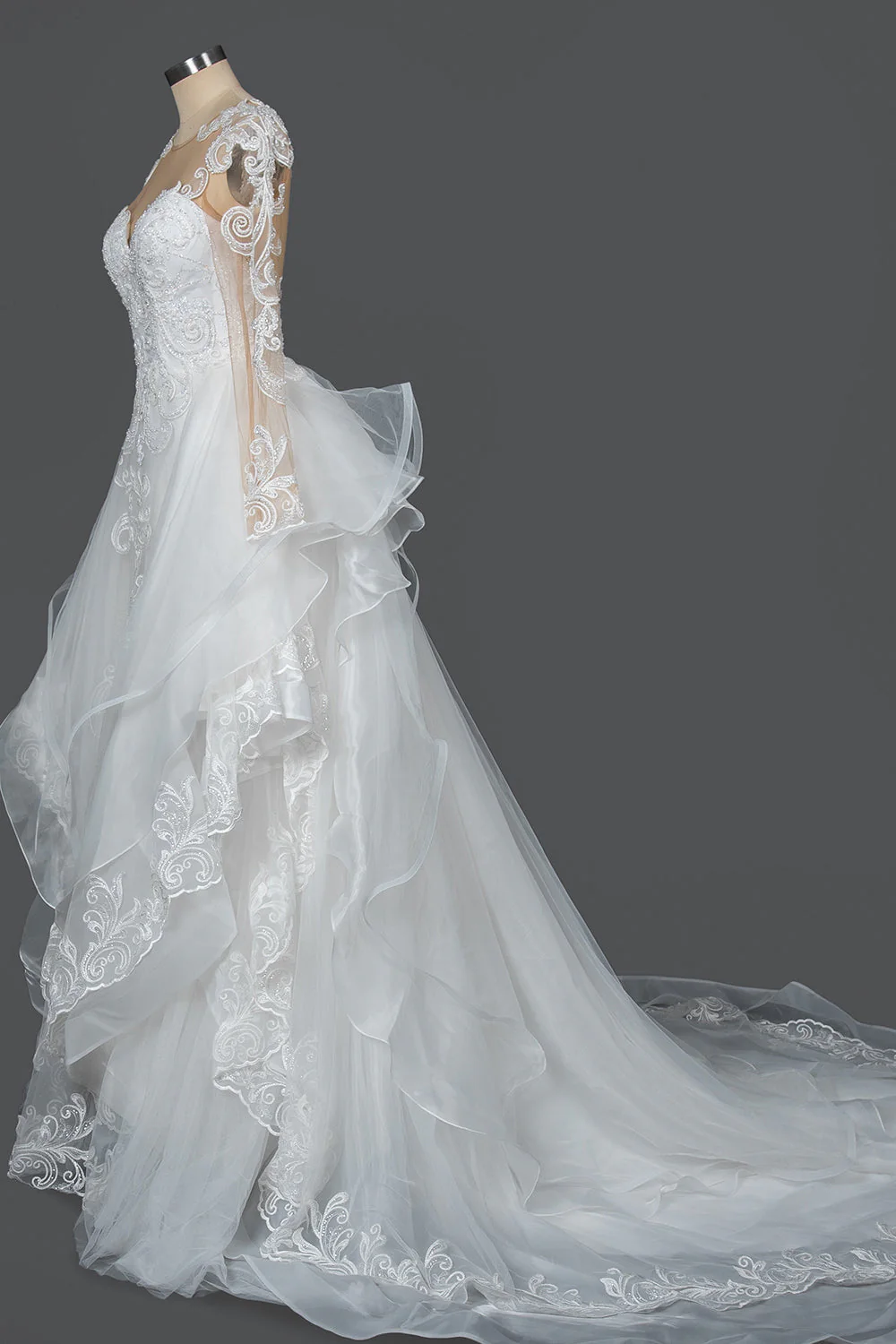 A-Line V-Neck Hi-Lo Wedding Dress with Ruffles, Tulle and Appliques - Afbeelding 9
