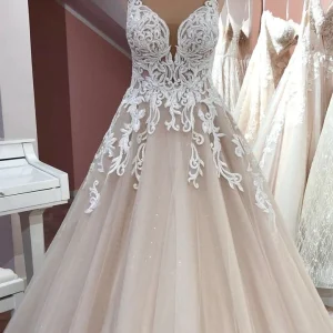 A-Line Sweetheart Tulle Lace Princess Wedding Dress: Elegant and Romantic Gown