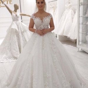 Elegant A-Line Sleeveless Wedding Dress with Lace Appliques and Ruffles