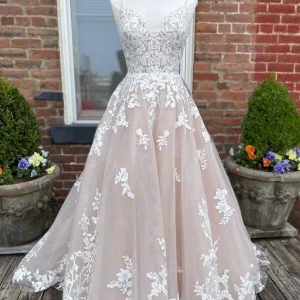 A-lijn kanten trouwjurk met kathedraaltrein