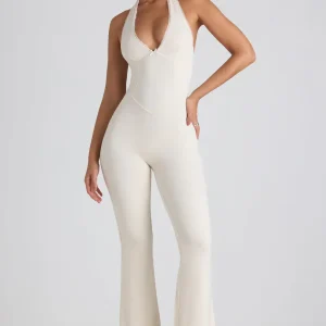 AMINA | Halter Jumpsuit – Zacht, Sierlijk & Stralend