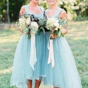 Mooie mintkleurige theelengte bruidsmeisjesjurken van tule met brede bandjes