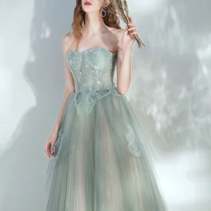 Zwierige lichtgroene galajurk