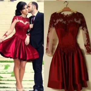 Rode Homecoming-jurk met lange mouwen en mouwen