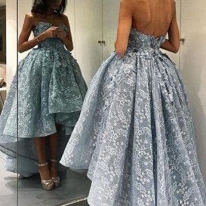 Strapless Hi-Lo stoffige blauwe kanten baljurk galajurk