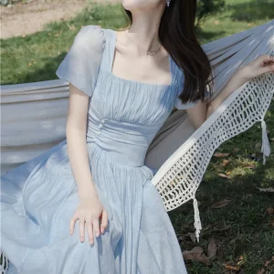 Lichtblauwe vintage zomerjurk met vierkante hals