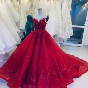 Luxe rode baljurk gezwollen galajurk