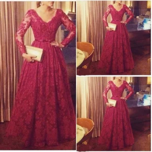 Rode klassieke galajurk met lange mouwen en V-hals