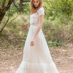 Moderne romantische tweedelige kanten trouwjurk met open rug