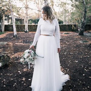 Bescheiden trouwjurk met lange mouwen, bruiloft tule rok en top bruidsjurk