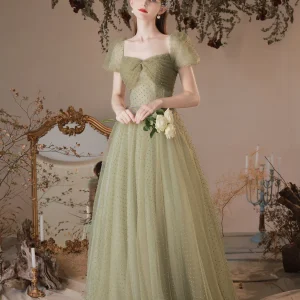 Saliegroene Tule lange illusie-galajurk met vierkante hals