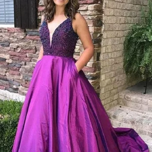 Paarse tieners baljurk diepe V-hals kralen galajurk met zakken