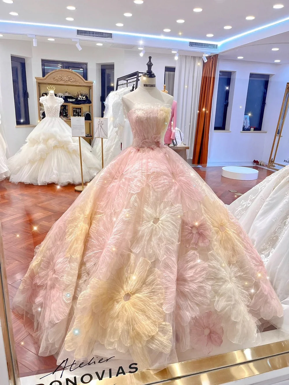 Romantic 3D Big Flowers Ball Gown Colorful Wedding Dress - Afbeelding 3