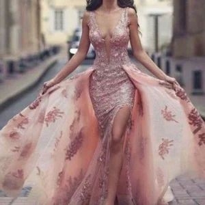 Sexy lage rug stoffige roze zwierige kanten strakke galajurk met afneembare sleep