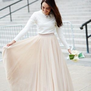 Eenvoudige unieke tweedelige trouwjurk met lange mouwen en beige tule rok 20082349