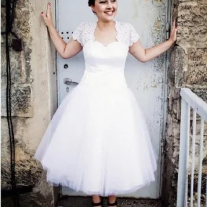 Vintage stijl theelengte trouwjurk voor oudere bruiden