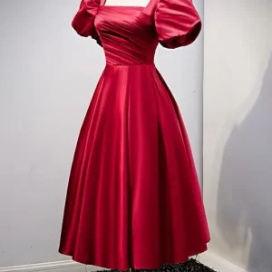 Vintage geïnspireerde rode korte bruidsmeisjesjurk met mouwen