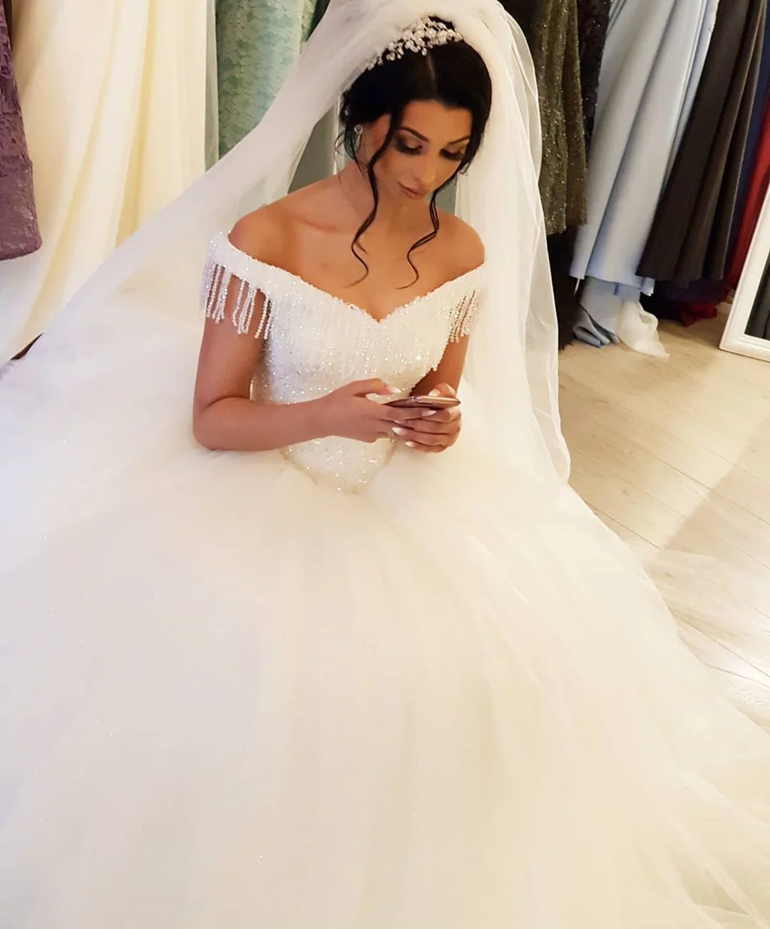 Exquisite Off-the-Shoulder Beaded Tassel Tulle Princess Wedding Dress for Brides - Afbeelding 4