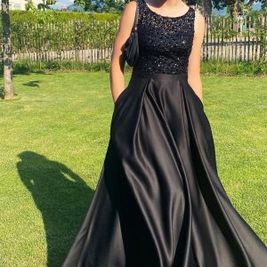 Elegant Black Sleeveless Jewel Mermaid Sequined Long Prom Dress for Special Occasions