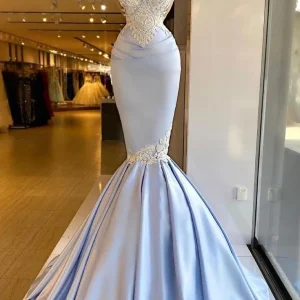 Elegant Sweetheart Mermaid Prom Dress with Delicate Lace Appliques and Floor-Length Hem