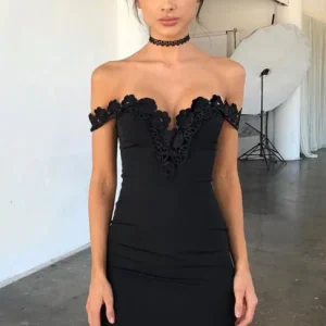 Chic Sheath Off-Shoulder Lace Appliques Mini Cocktail Dress for Homecoming Events