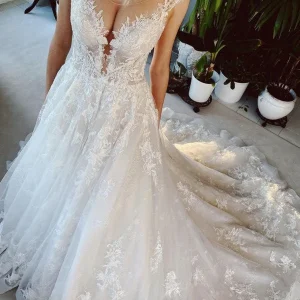 Short A-Line Jewel Wedding Dress with Delicate Lace Appliqués Elegant Design