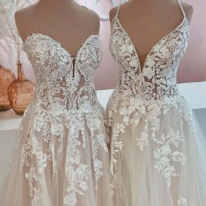 Elegant A-Line Backless Wedding Dress with Tulle and Lace Appliques