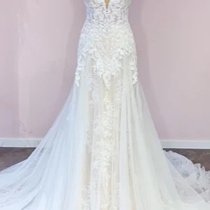 Stunning Spaghetti Straps A-Line Wedding Dress Sweetheart Neckline Appliques Lace Gown