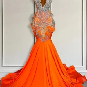 Stunning Sleeveless Crystals Fur Mermaid Prom Prom Dress Glitter Satin Party Dress with Tassels