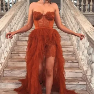 Glamorous Strapless Tulle Prom Dress: Sleeveless Ball Gown with Elegant Design