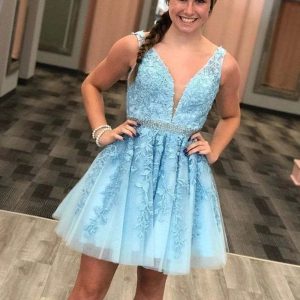 Gorgeous V-Neck Light Blue Lace Short Prom Dress with Belt for Homecoming